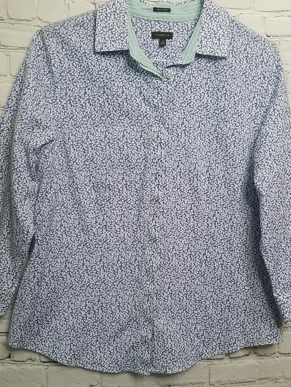 Talbots womens top size 12 long sleeve buttondown.  EUC